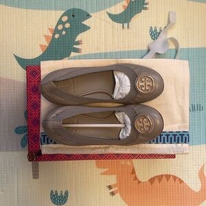 Tory Burch Caroline Wedge
Brand New with Tag in Box with Pouch
Women’s Shoes